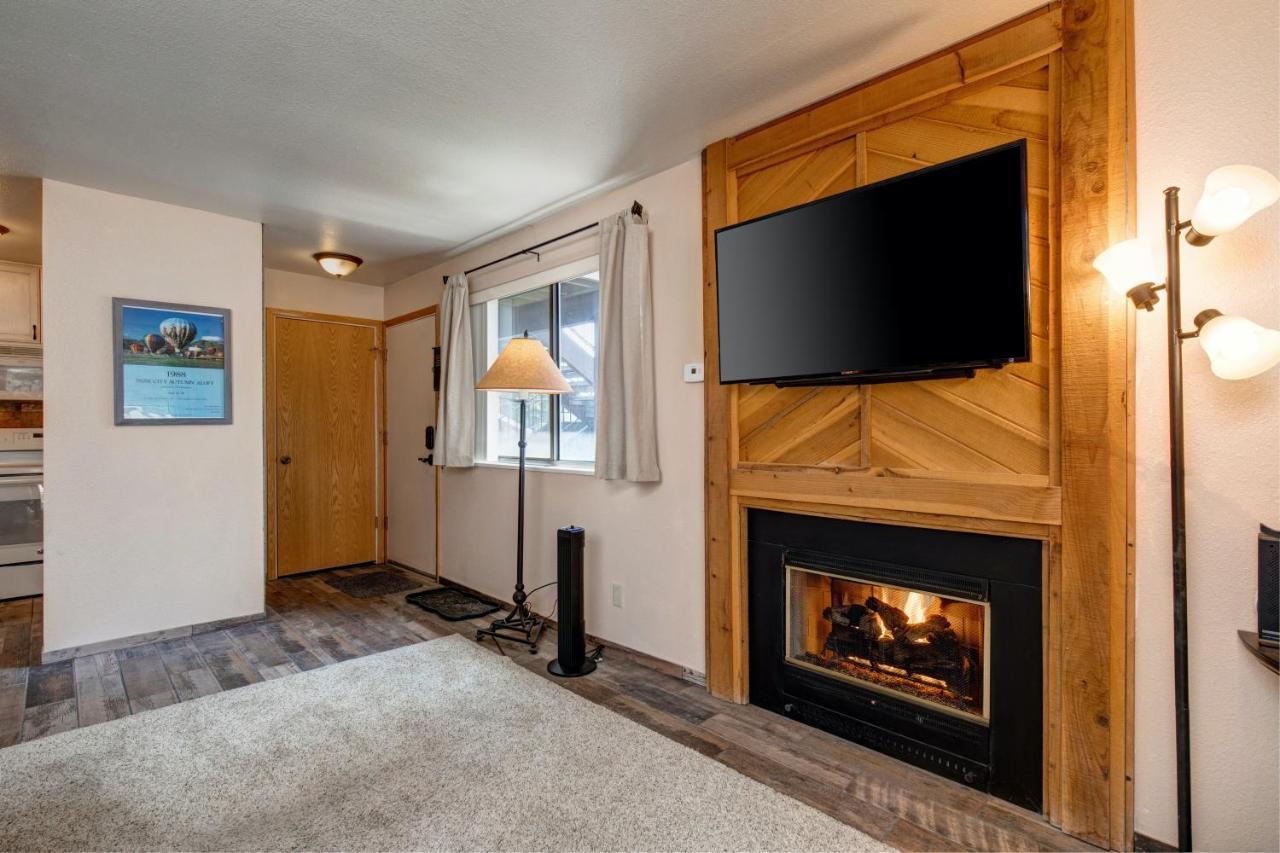Red Pine Villa Park City Exterior photo